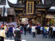 Asisbiz Yuyuan Market entrance Shanghai old town shopping street Shanghai China 01