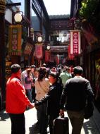 Asisbiz Yuyuan Market narrow passageways Shanghai old town shopping street Shanghai China 02