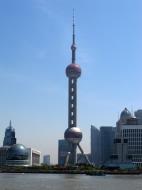 Asisbiz The Bund facing east across the Huangpu River to Oriental Pearl Tower Shanghai 02