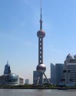 Asisbiz The Bund facing east across the Huangpu River to Oriental Pearl Tower Shanghai 03