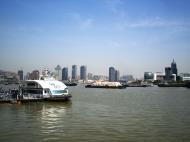 Asisbiz The Bund facing north across the Huangpu River to Astor House Hotel Shanghai China 01