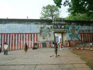 Asisbiz Madurai Alagar Kovil Temple The Garudar and Hanumar 2 Entrance 01