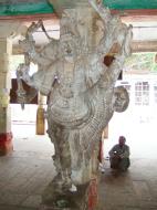 Asisbiz Madurai Alagar Kovil Temple pillars India May 2004 03