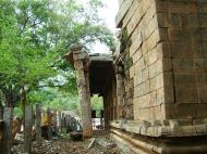 Asisbiz Madurai Alagar Kovil Temple ruins India May 2004 01