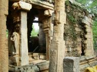 Asisbiz Madurai Alagar Kovil Temple ruins India May 2004 07