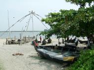 Asisbiz Chinese fishing nets Cheena vala of Fort Kochi Fort Cochin India May 2004 01