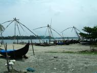 Asisbiz Chinese fishing nets Cheena vala of Fort Kochi Fort Cochin India May 2004 02