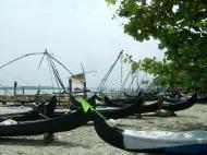 Asisbiz Chinese fishing nets Cheena vala of Fort Kochi Fort Cochin India May 2004 09