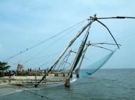 Asisbiz Chinese fishing nets Cheena vala of Fort Kochi Fort Cochin India May 2004 19