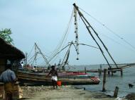 Asisbiz Chinese fishing nets Cheena vala of Fort Kochi Fort Cochin India May 2004 25