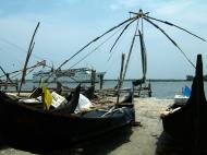 Asisbiz Chinese fishing nets Cheena vala of Fort Kochi Fort Cochin India May 2004 27