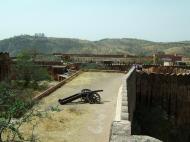 Asisbiz Rajasthan Jaipur Jaigarh Fort compound India Apr 2004 03