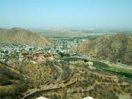 Asisbiz Rajasthan Jaipur Jaigarh Fort view of Amber Fort India Apr 2004 03