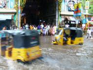 Asisbiz Madurai Sri Meenakshi Temple main road flooding India May 2005 07