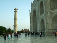 Asisbiz Agra Taj Mahal towers India Apr 2004 02