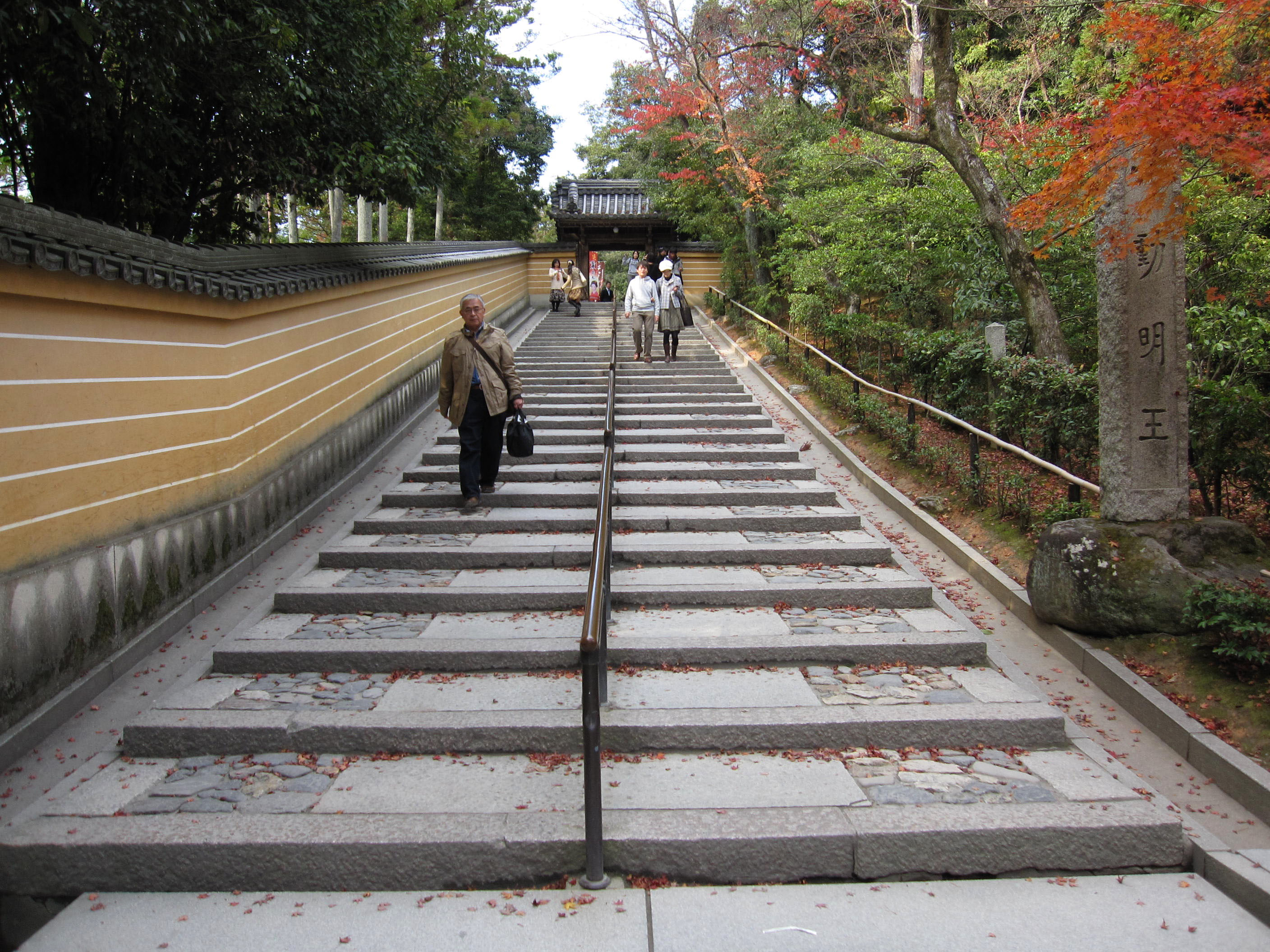 Asisbiz Kinkaku ji Temple 18 Zen Gardens Kyoto Japan Nov 2009 04