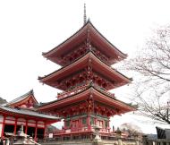 Asisbiz Otowa san Kiyomizu dera Pagoda Sanju no To Kyoto Mar 2010 01