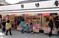 Asisbiz Multitude of small shops line the pathway as you head towards Kasuga Grand Shrine 01