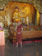 Asisbiz Penang Ke Lok Tempel Ornate Buddhas Mar 2001 03
