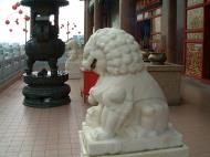 Asisbiz Penang Ke Lok Tempel lion guardians Mar 2001 03