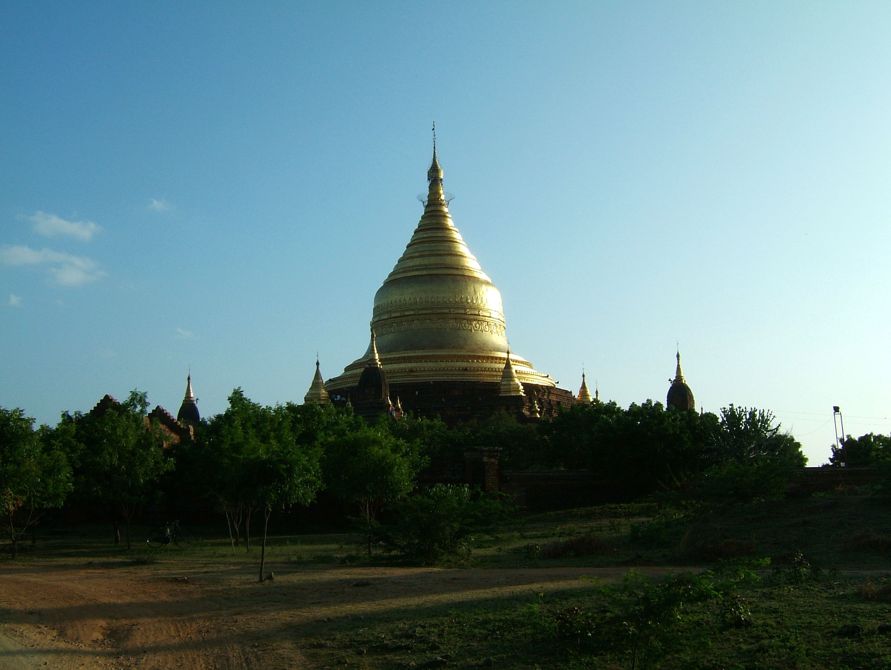 Буддийский храм Дамаянджи. Dhamma Shringa. Пагода монастыря сюдинсы. Акиташ Gyi.