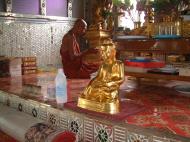 Asisbiz Hmawbi Monastery Sayadow performing prayersDec 2000 01