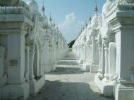 Asisbiz Mandalay Kuthodaw Pagoda worlds largest book Nov 2004 01