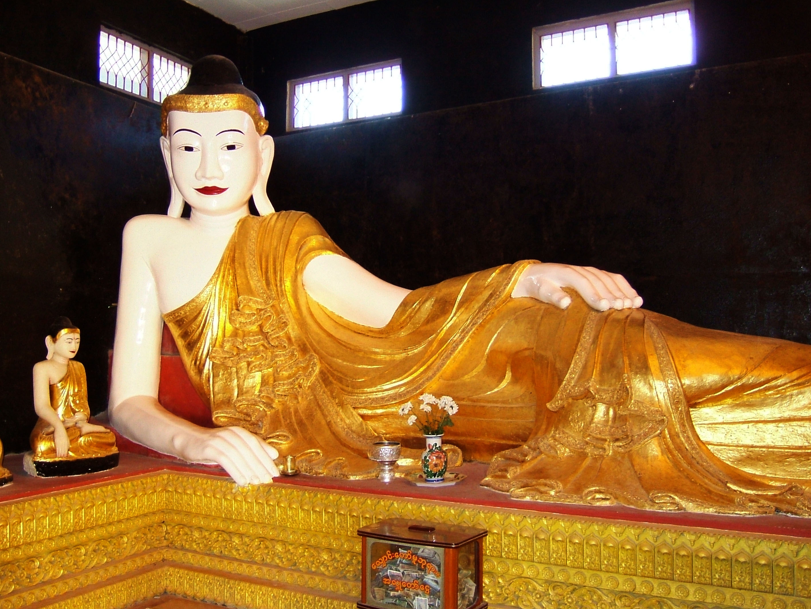 Asisbiz Kyaikpawlaw Buddha Image