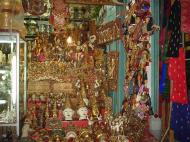 Asisbiz Mandalay Maha Myat Muni pagoda arts and crafts Dec 2000 01