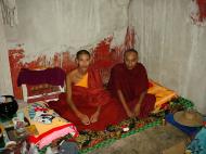 Asisbiz Pyin Oo Lwin monastery monks Dec 2000 02