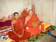 Asisbiz Pyin Oo Lwin monastery monks Dec 2000 03