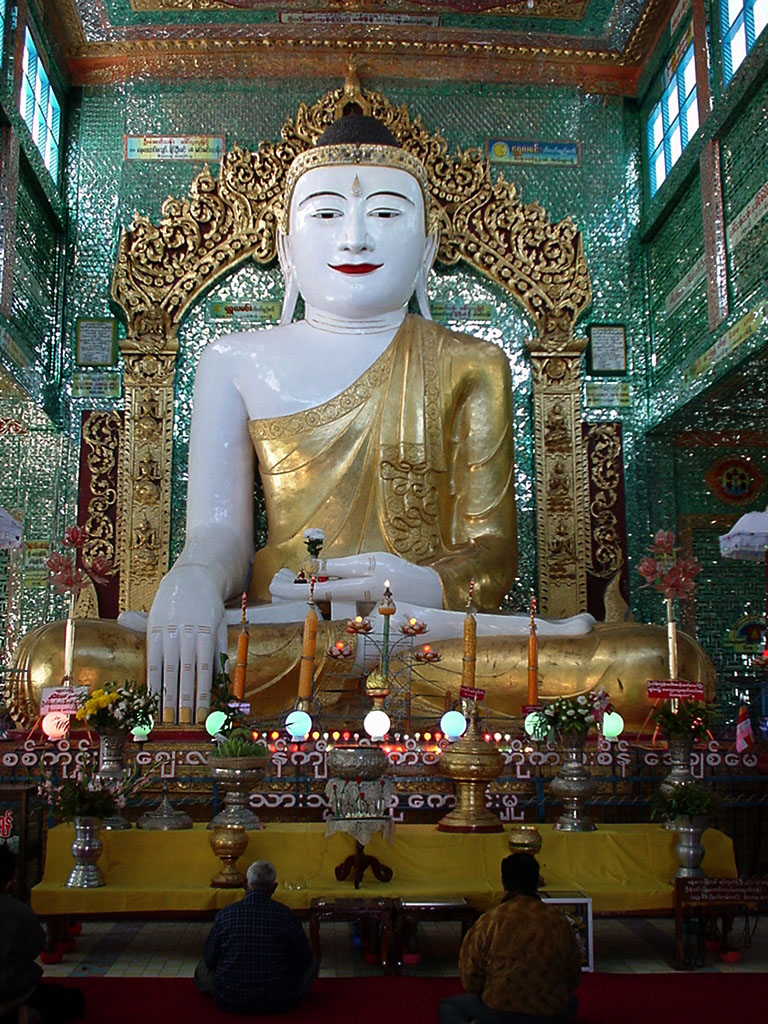 Asisbiz Sagaing Soon U Ponya Shin Pagoda Buddhas Dec 2000 01