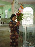 Asisbiz Sagaing offerings to the Buddha Dec 2000 01