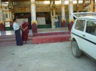 Asisbiz Ayeyarwady Division Zalun Pagoda entrance Jan 2001 03