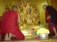 Asisbiz Zalun Pagoda main Buddha Jan 2001 01