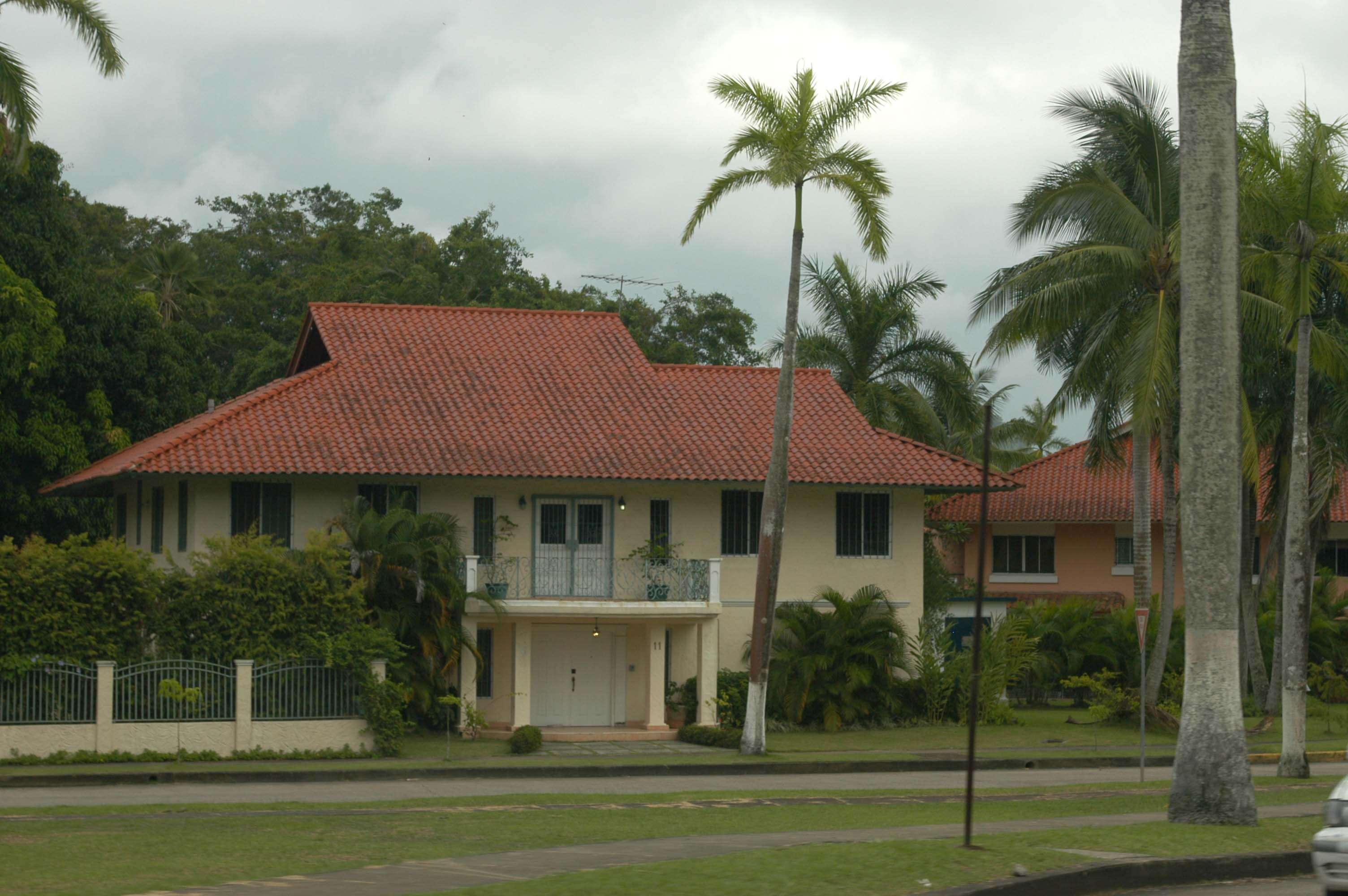 asisbiz-panama-architecture-panamanian-homes-jun-2004-19