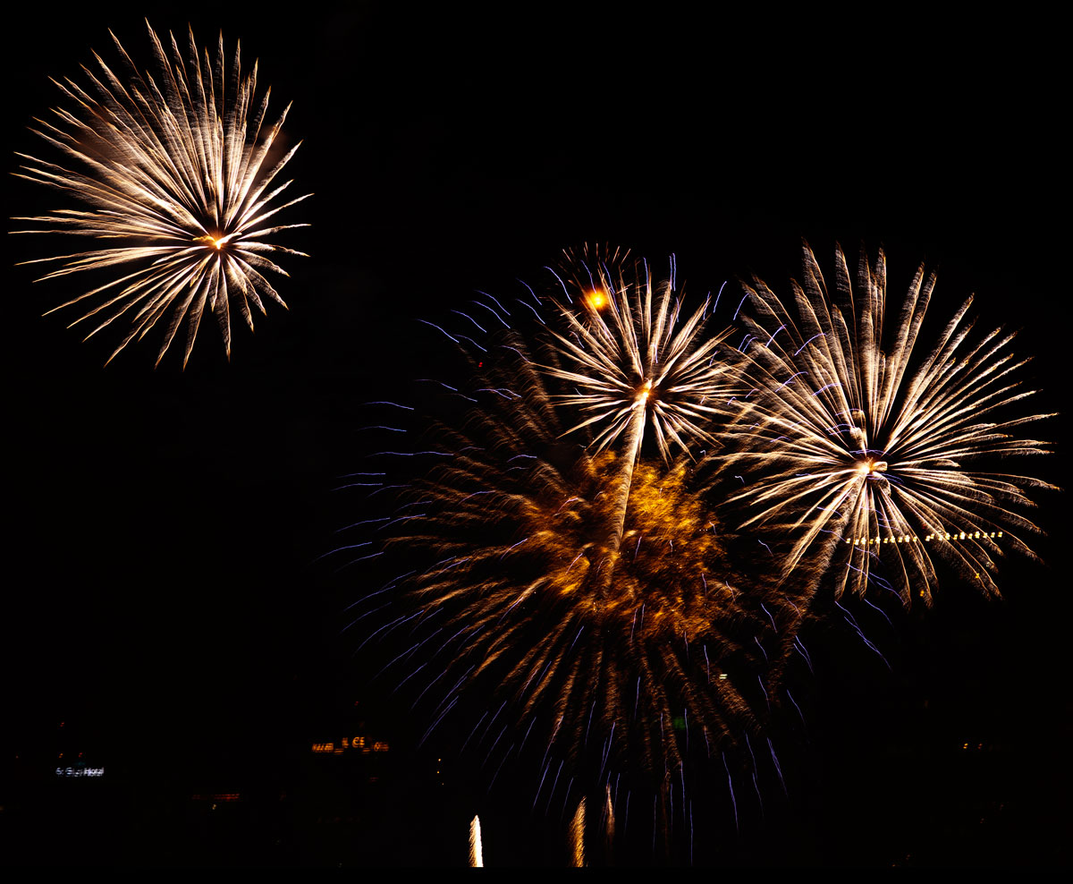 Asisbiz New Year 2011 Fireworks Makati Philippines 063