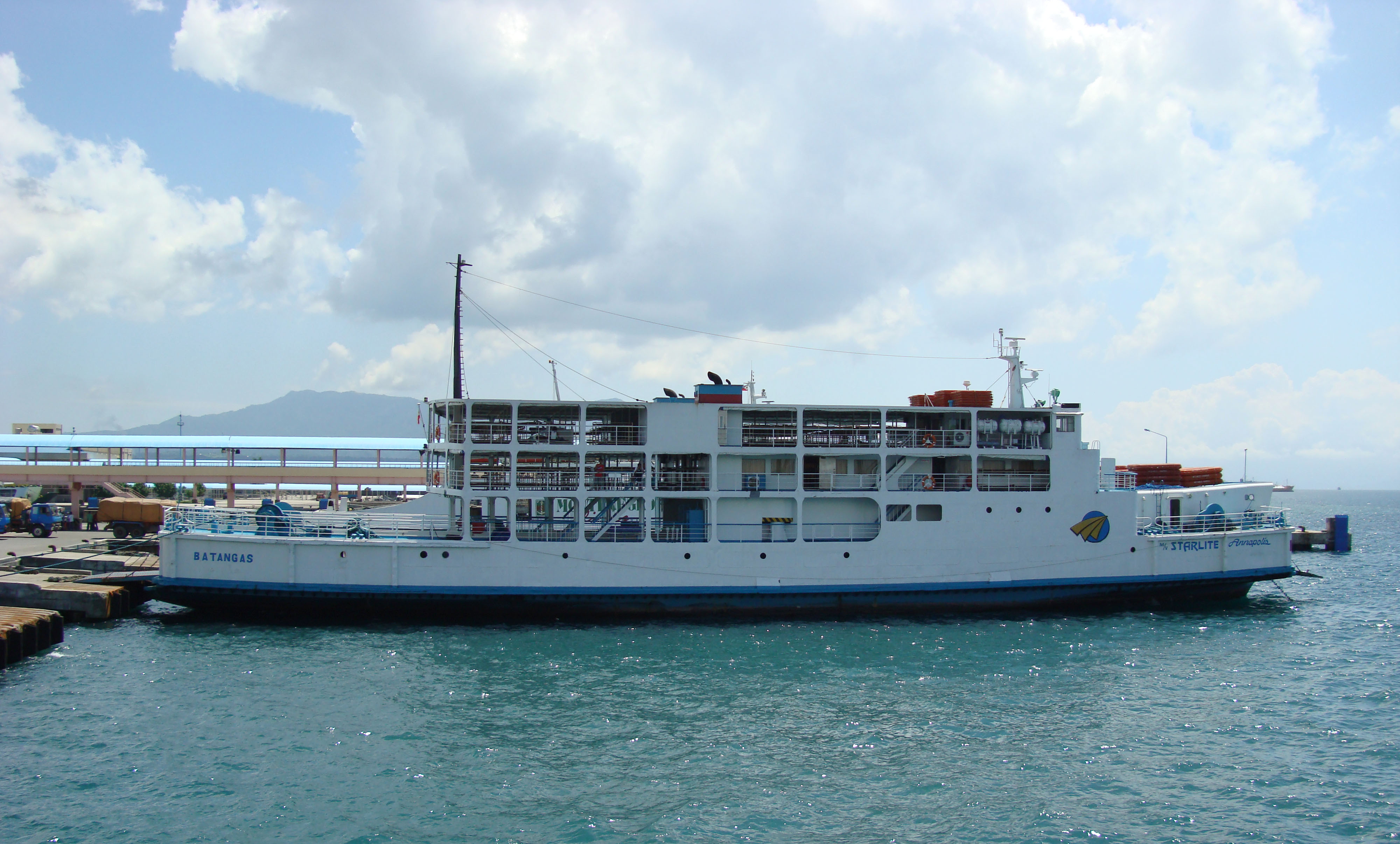 Asisbiz MV Starlite Annapolis Batangus Pier Philippines 02