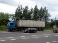 Asisbiz Russia Saint Petersburg Transport Vehicles trucks 2005 02