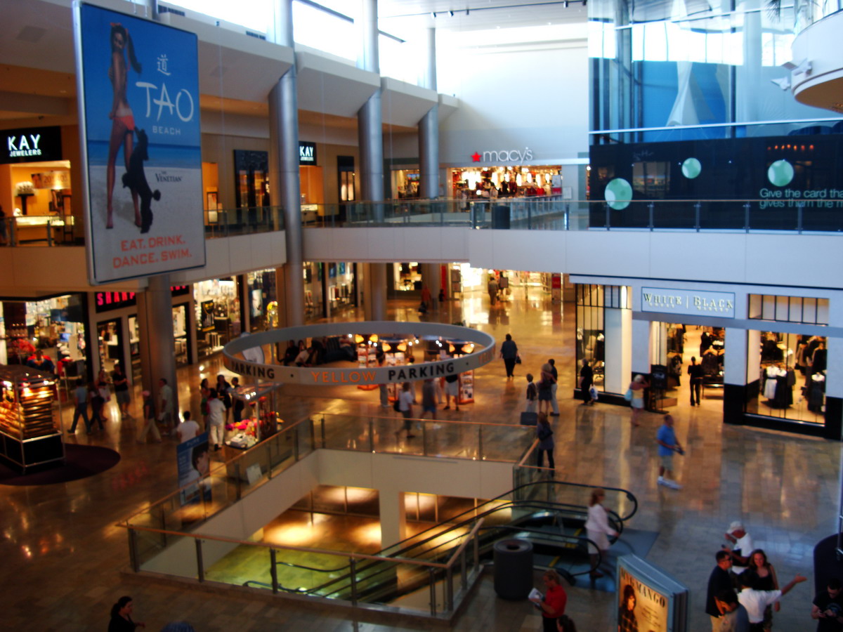 Is FASHION SHOW MALL the Best Mall in Las Vegas? Let's Find Out