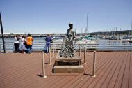 Asisbiz The fisherman statue by Jesse Corsaut Old Fishermans Grotto Wharf Monterey CA 05