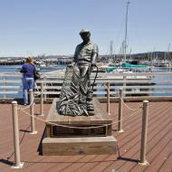 Asisbiz The fisherman statue by Jesse Corsaut Old Fishermans Grotto Wharf Monterey CA 07