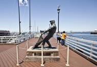 Asisbiz The fisherman statue by Jesse Corsaut Old Fishermans Grotto Wharf Monterey CA 11