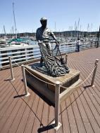 Asisbiz The fisherman statue by Jesse Corsaut Old Fishermans Grotto Wharf Monterey CA 13