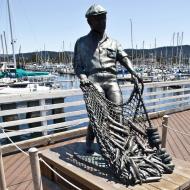 Asisbiz The fisherman statue by Jesse Corsaut Old Fishermans Grotto Wharf Monterey CA 14