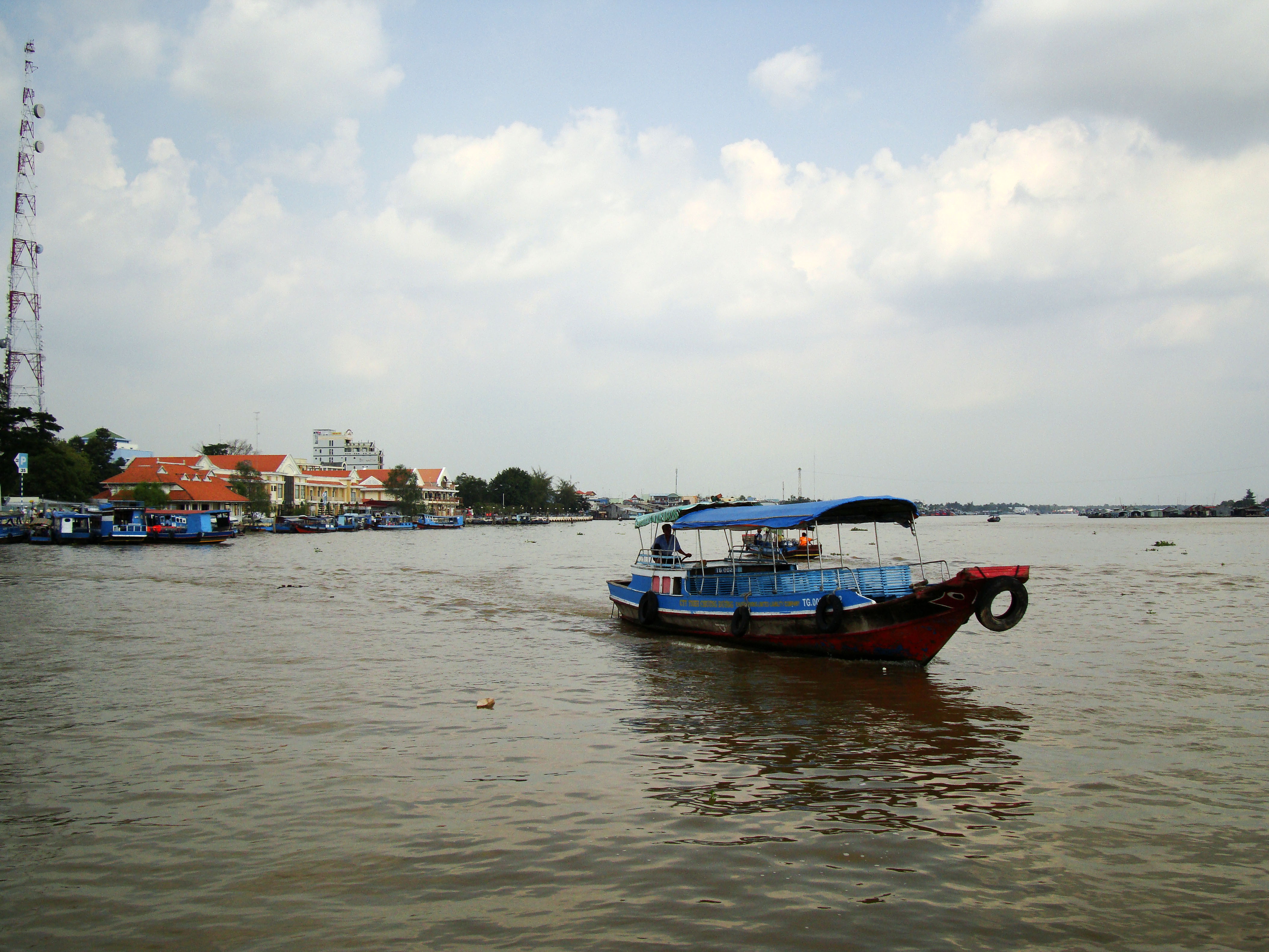 Asisbiz Mekong Delta Saigon River cruise 5th stage Nov 2009 24