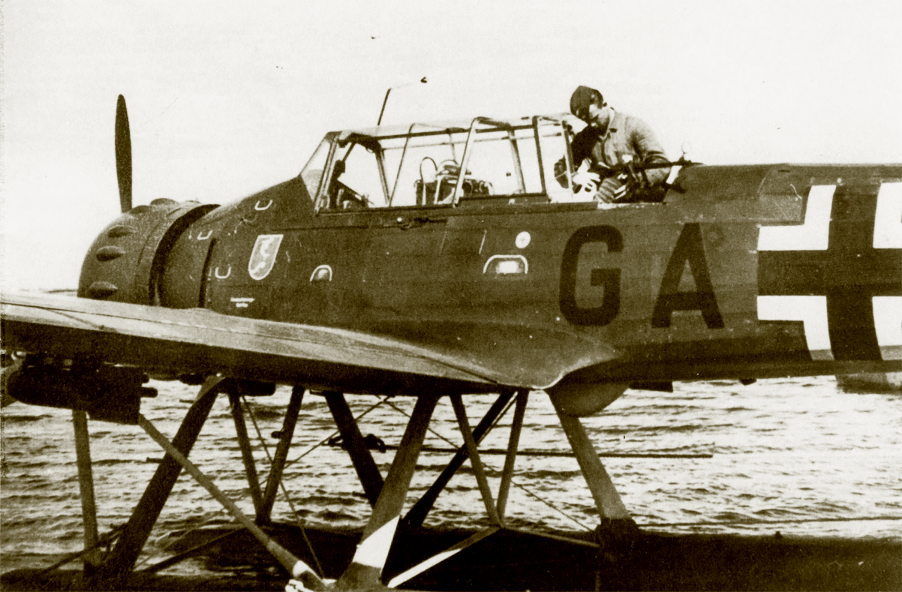 Asisbiz Arado Ar-196A 2.KuFlgGr706 02