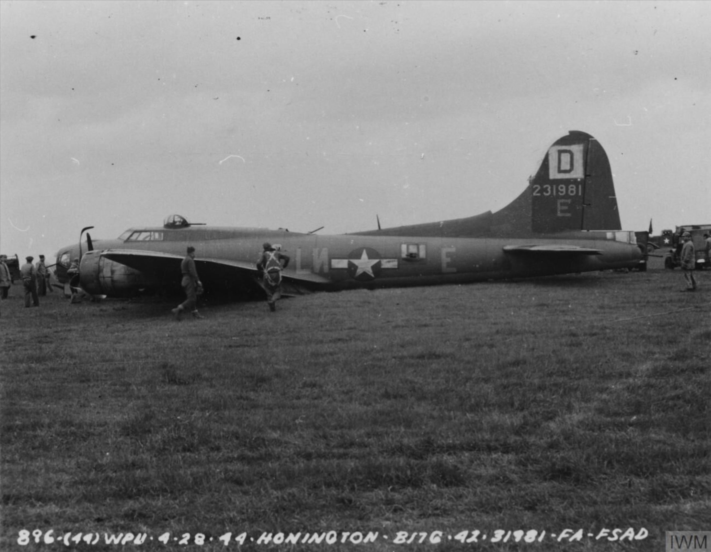 Asisbiz 42 31981 B-17G Fortress 8AF 100BG350BS LNE Belly Landed ...