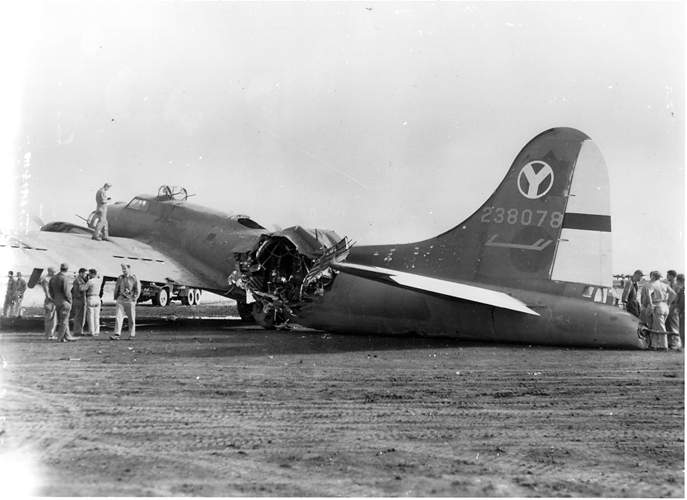 Asisbiz 42 38078 B-17G Fortress 15AF 2BG429BS Direct Flak Hit Debrecen ...