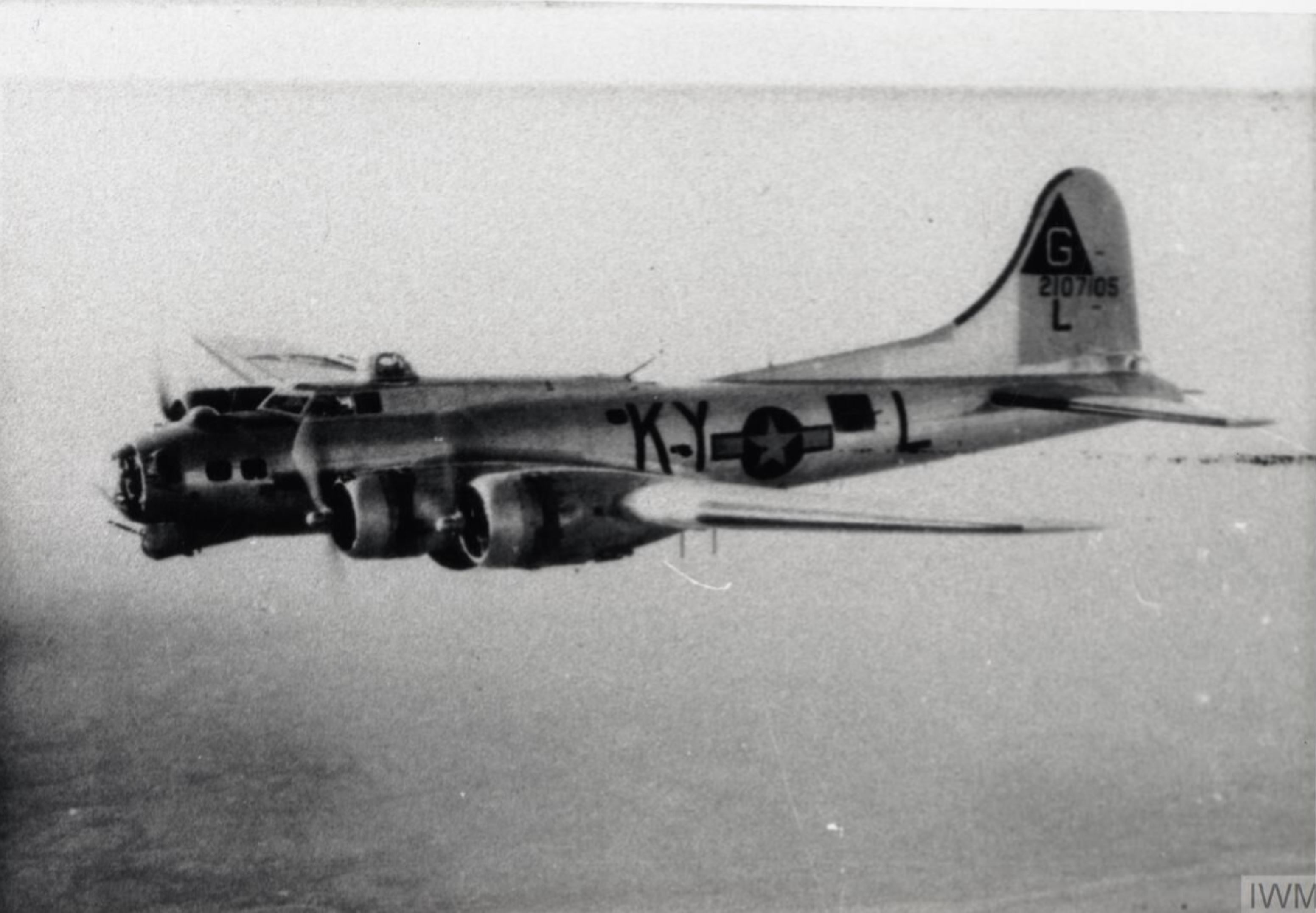 Asisbiz 42 107105 B-17G Fortress 8AF 305BG366BS KYL Margie Mae In ...